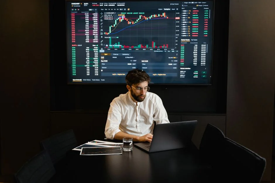 Закриття криптобіржі Satori Finance та інвестиції мільярдера в біткоїн