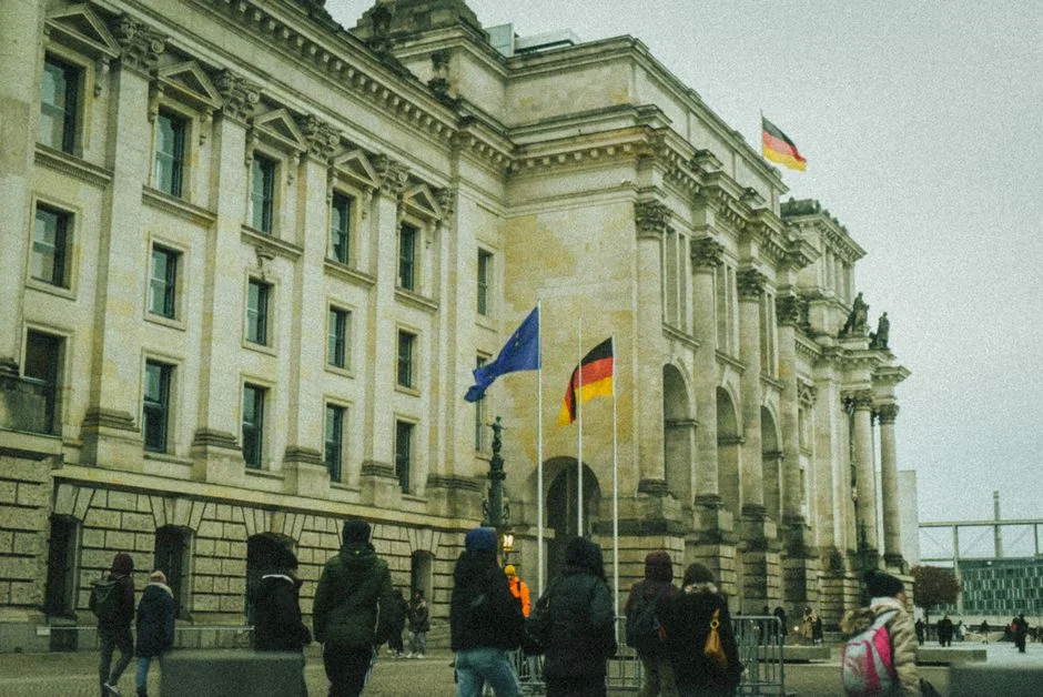 Скандал з криптоподарунками: Нігел Фарадж йде з парламенту