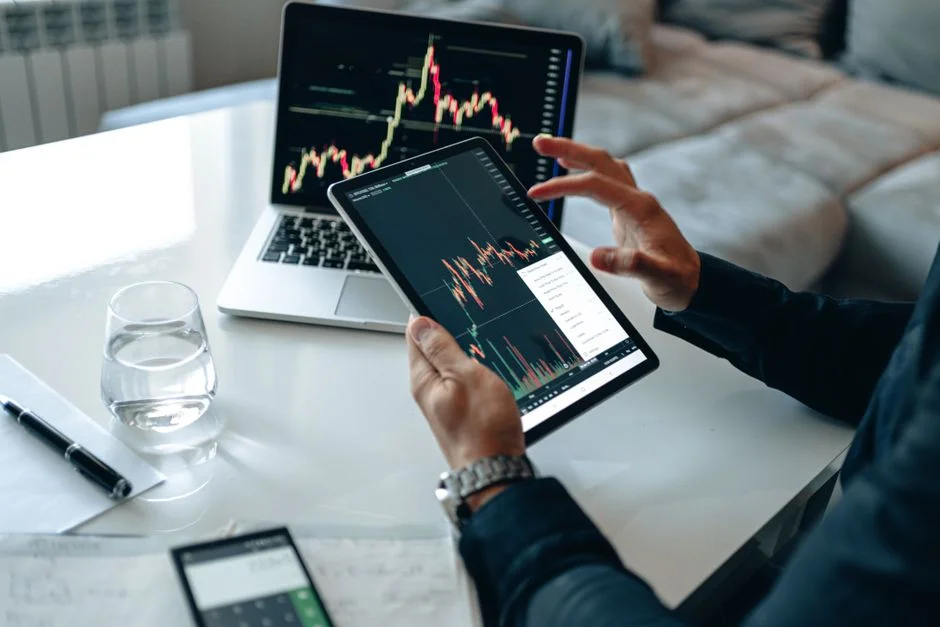 Стратегія продажу акцій MSTR на $467 млн та збереження BTC